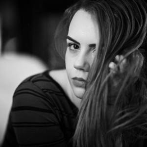 Meet your Posher, Naomi